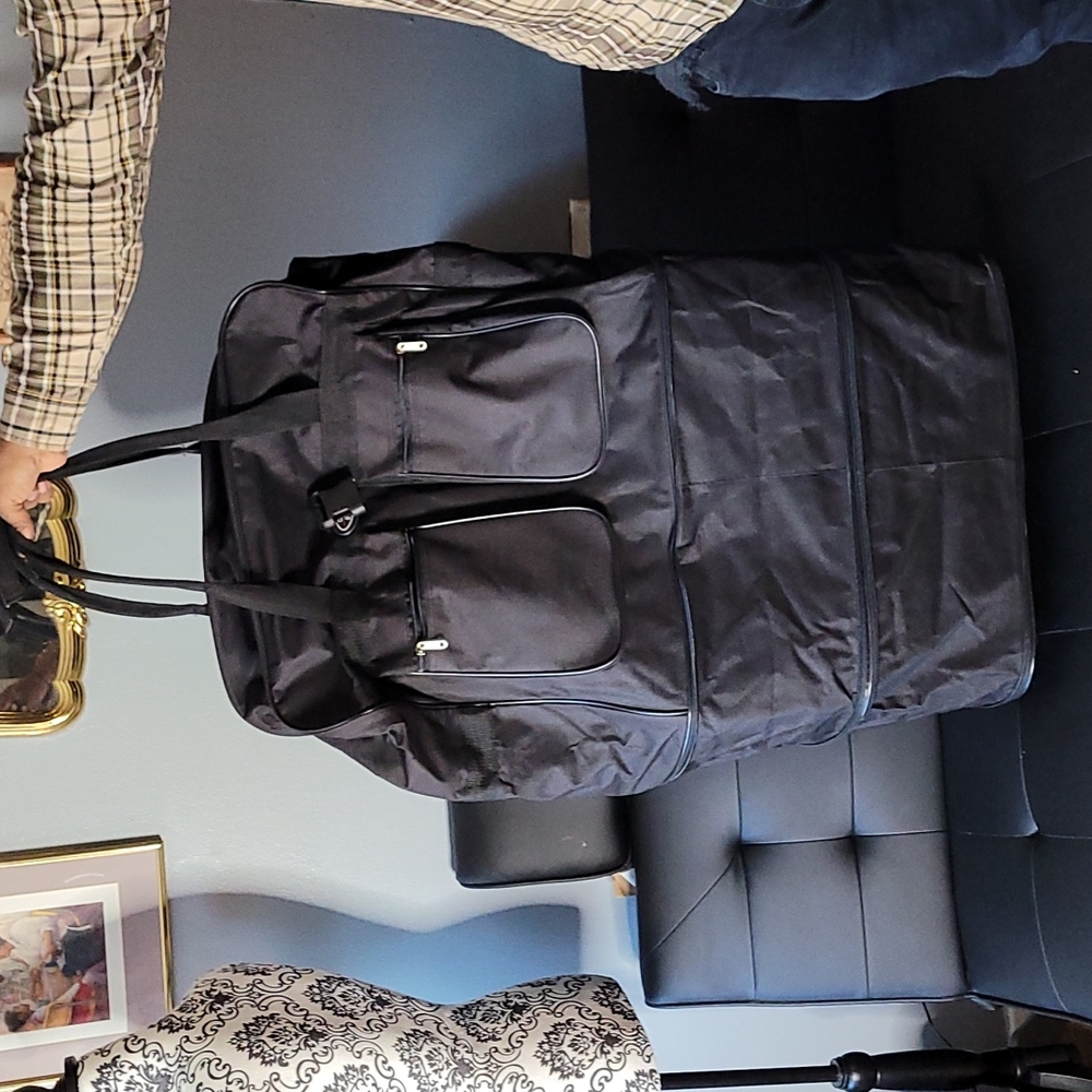Traveling Suit Case With Wheels
